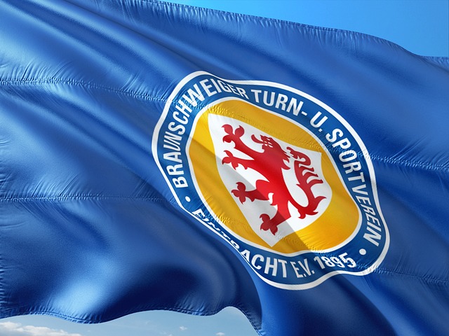 年某青年国 年某青年国